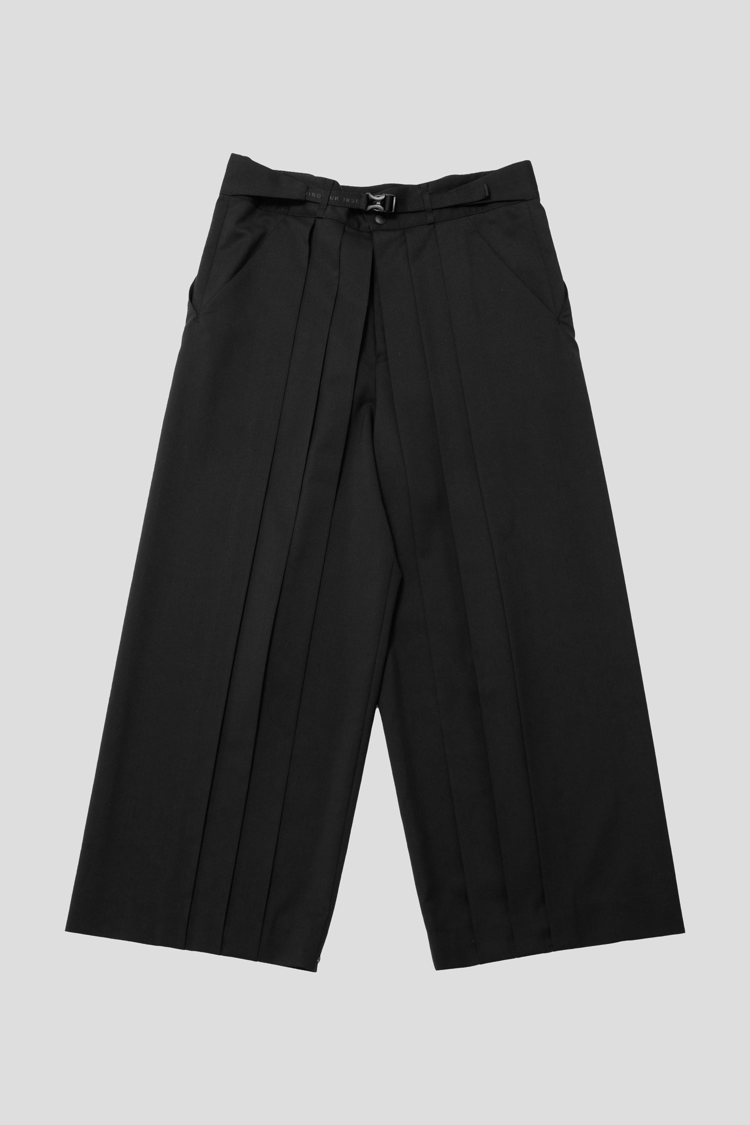 W HAKAMA